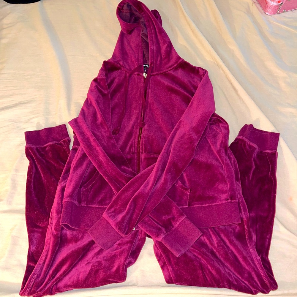 The original trendsetter set Burgundy